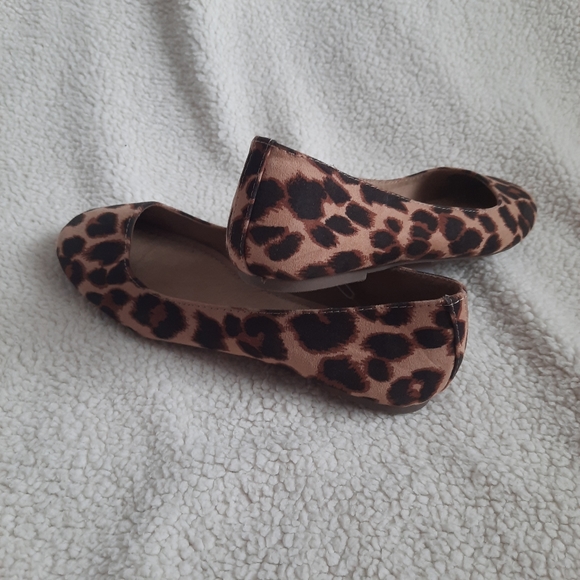 Old Navy Leppard print flat shoes - Picture 2 of 4